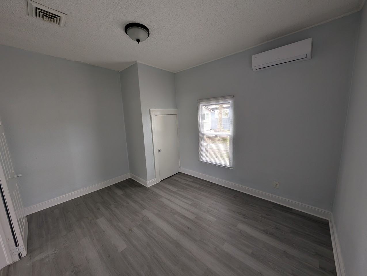 3511 N 12th St #3 - Photo 3 of 8