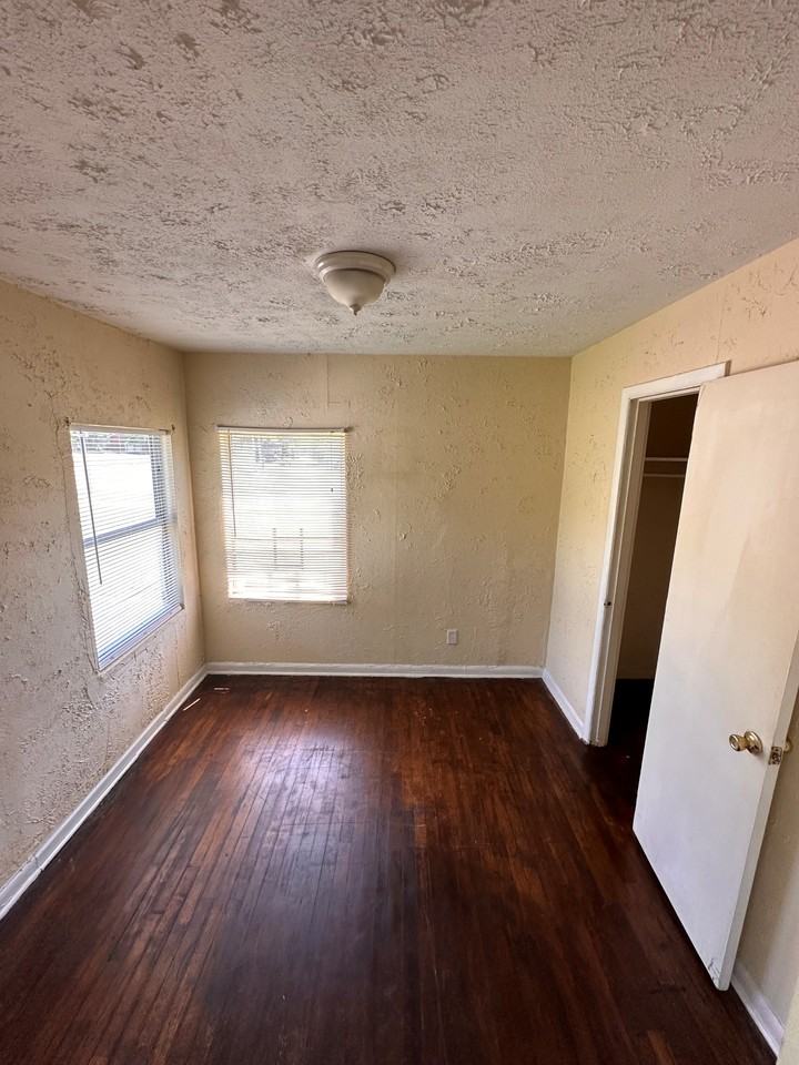 220 19th St Sw #220 - Photo 3 of 8