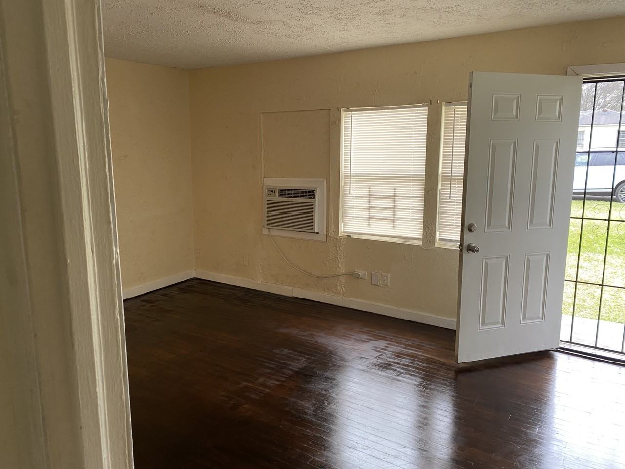 220 19th St Sw #220 - Photo 6 of 8