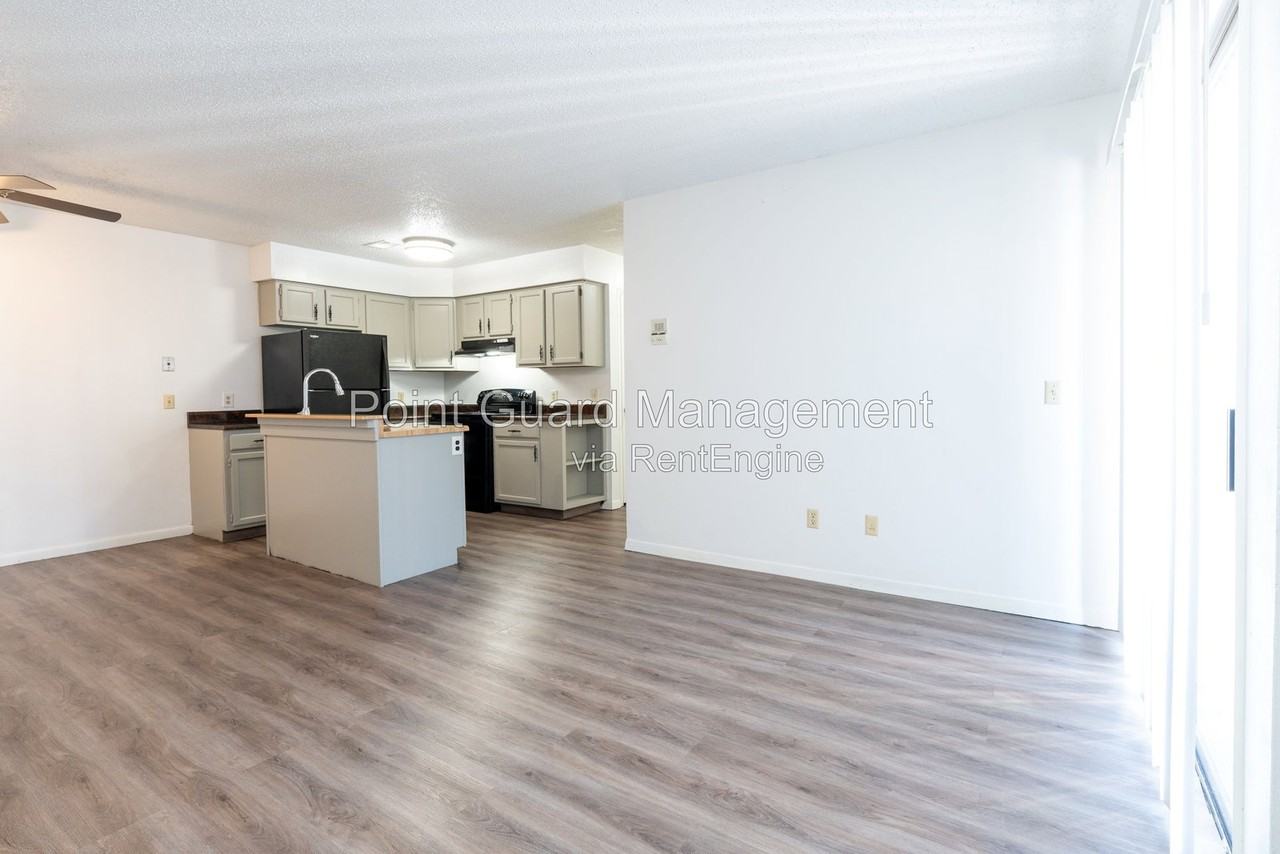 900 N Waco Ave #B205 - Photo 2 of 19