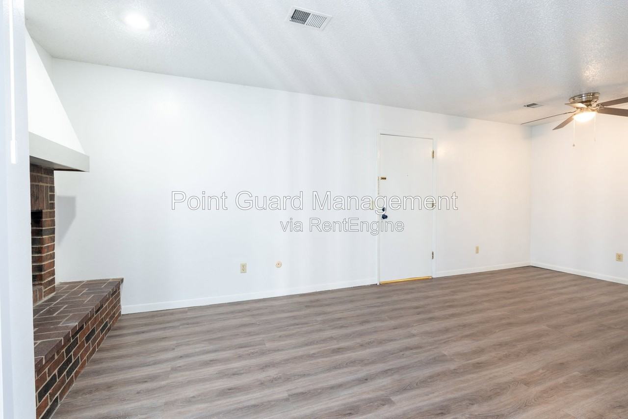 900 N Waco Ave #B205 - Photo 3 of 19