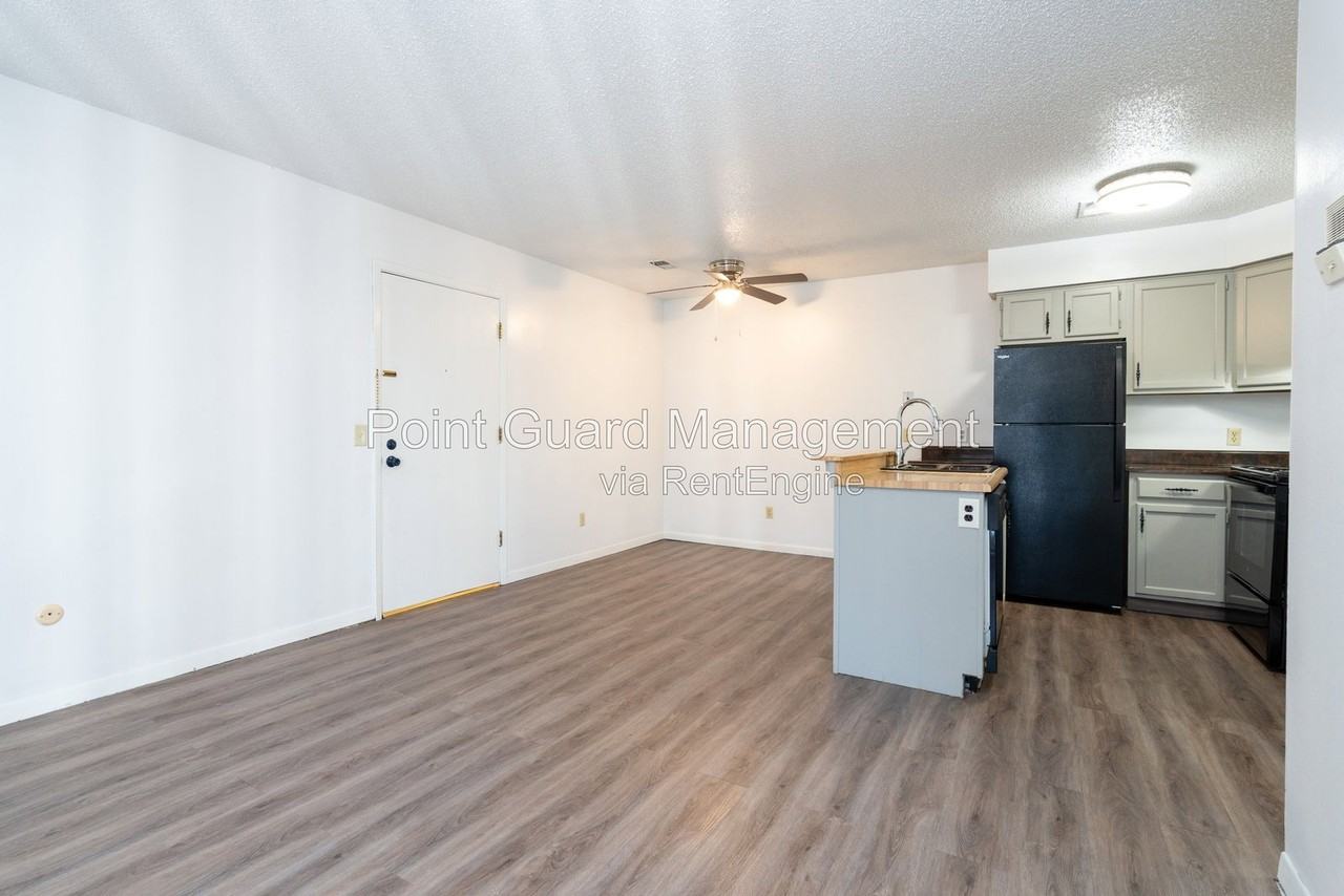 900 N Waco Ave #B205 - Photo 4 of 19