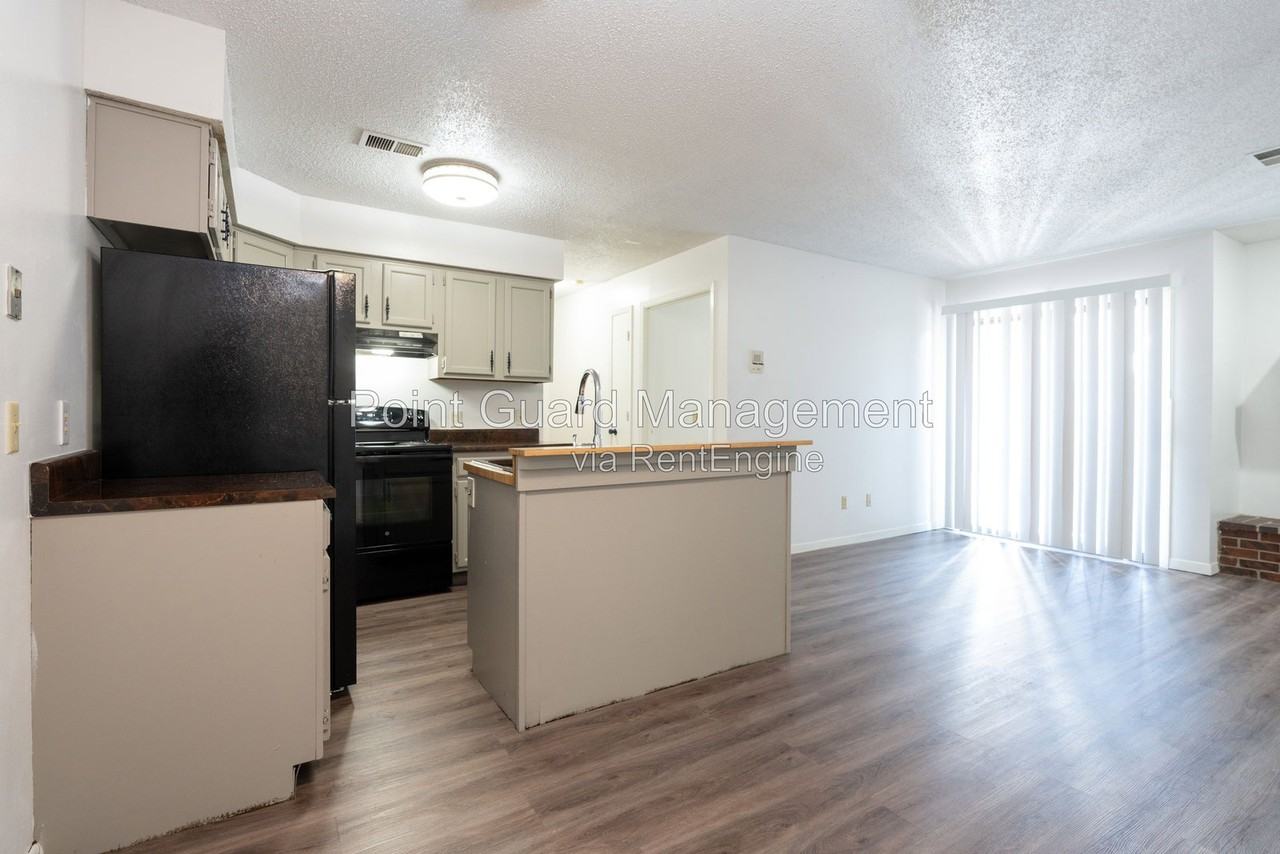 900 N Waco Ave #B205 - Photo 5 of 19
