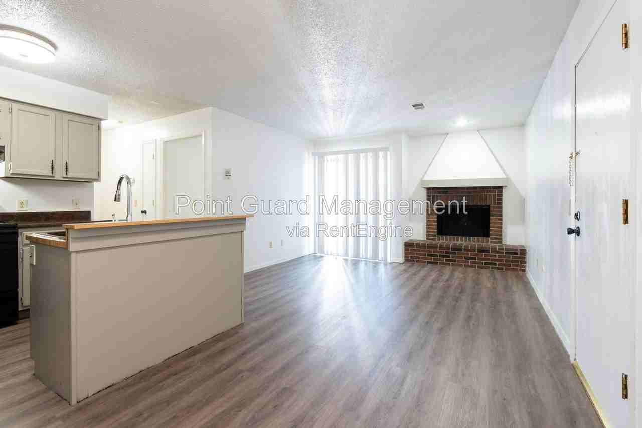 900 N Waco Ave #B205 - Photo 6 of 19
