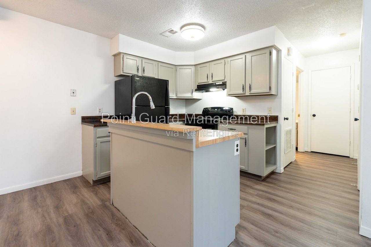 900 N Waco Ave #B205 - Photo 7 of 19