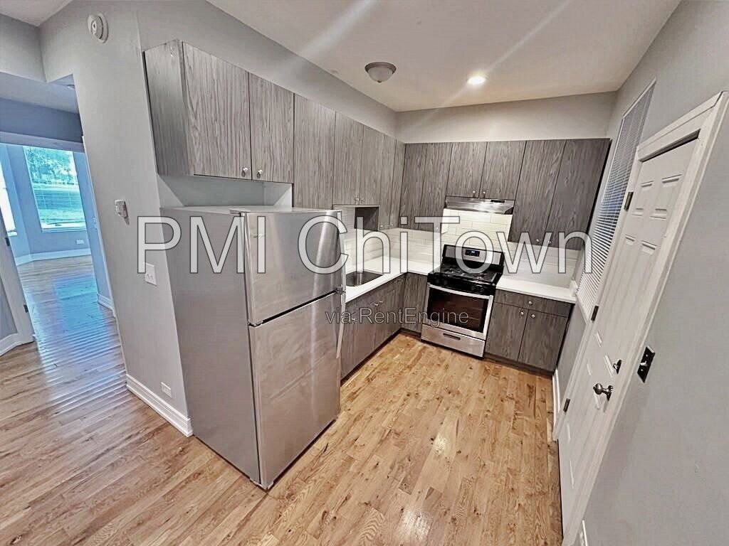 346 E 50th St #1 - Photo 3 of 16
