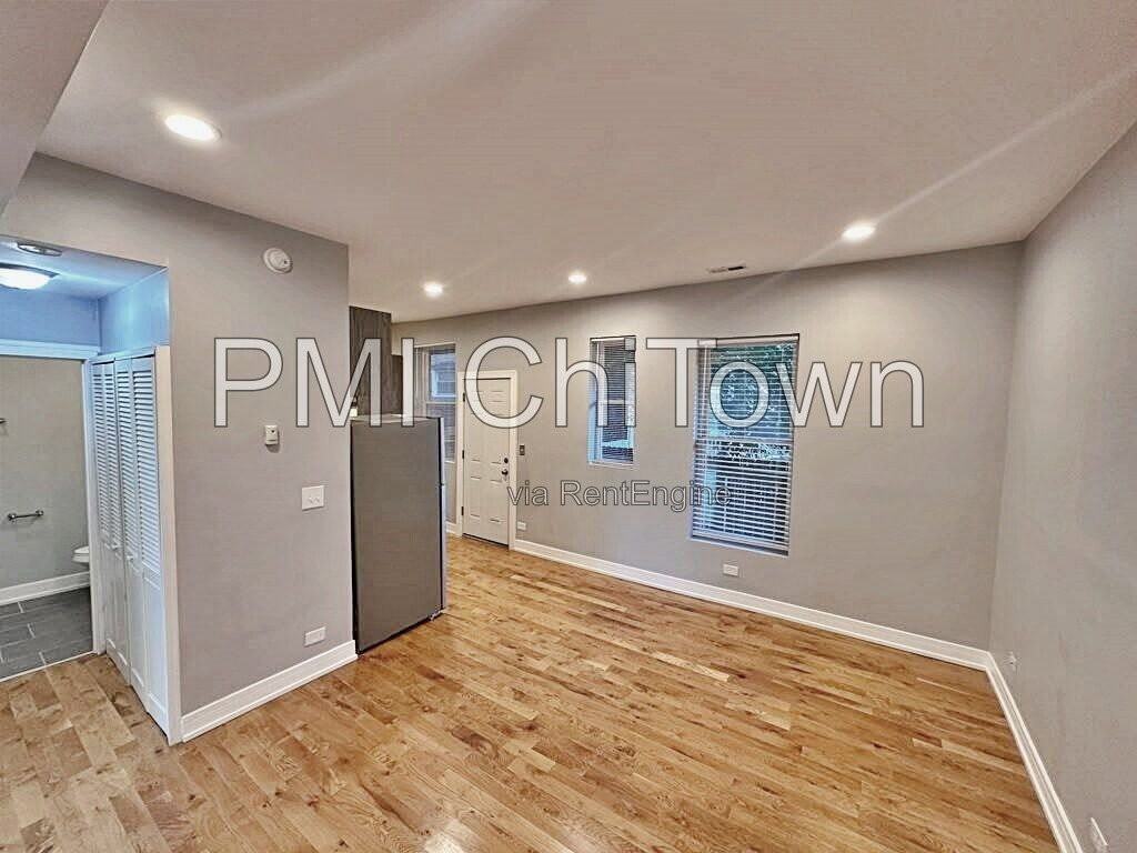 346 E 50th St #1 - Photo 4 of 16