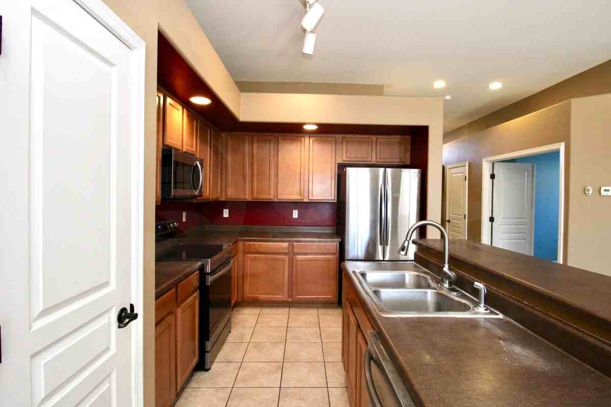 43873 W Askew Dr - Photo 6 of 27