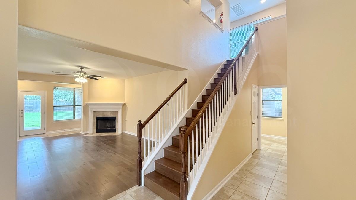 323 Drury Ln - Photo 6 of 32