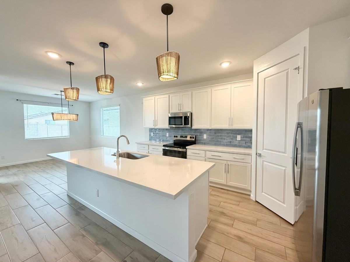 2354 E Rolling Prairie Ln - Photo 3 of 17