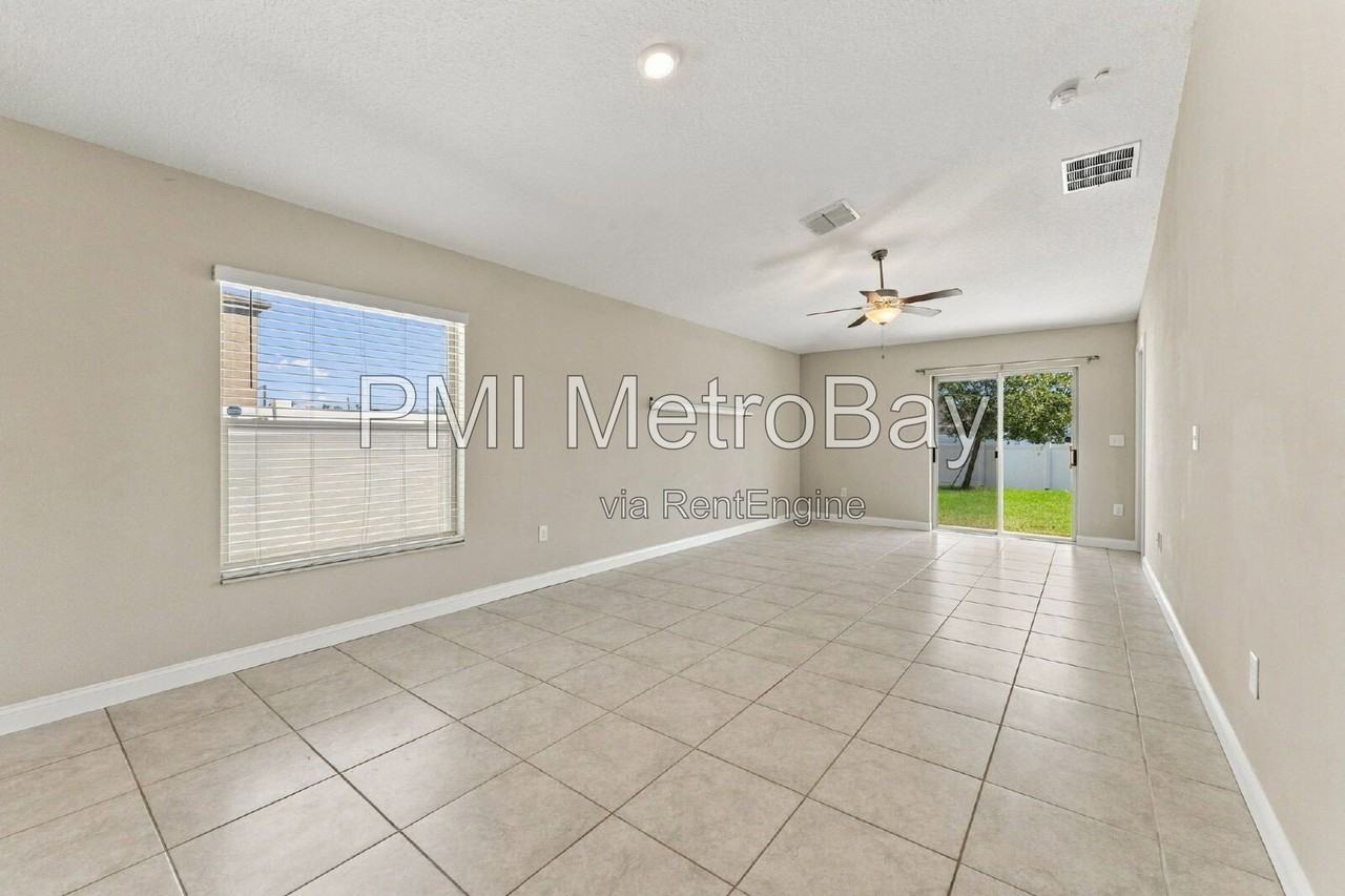 1045 Royal Empress Dr - Photo 4 of 42