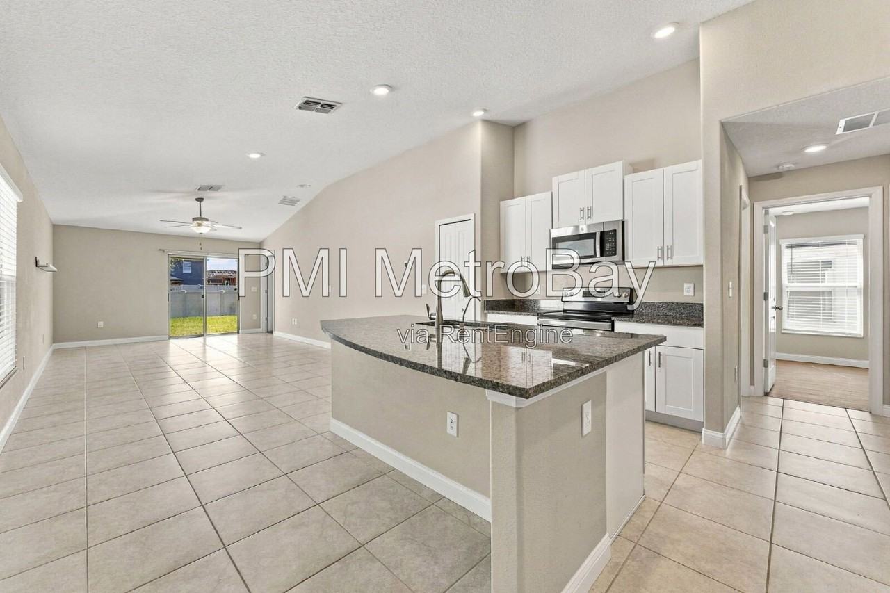 1045 Royal Empress Dr - Photo 5 of 42
