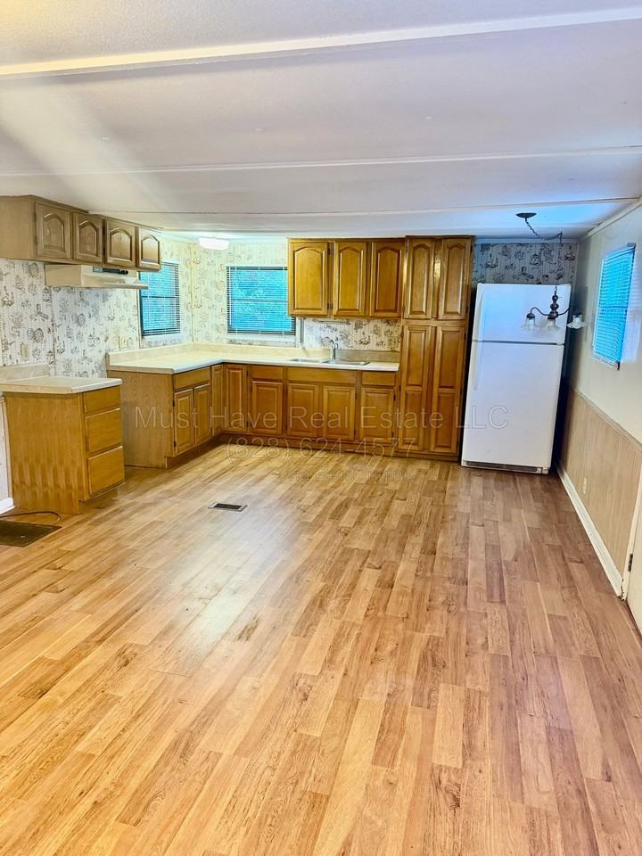 6703 Springbrook Ave - Photo 3 of 11
