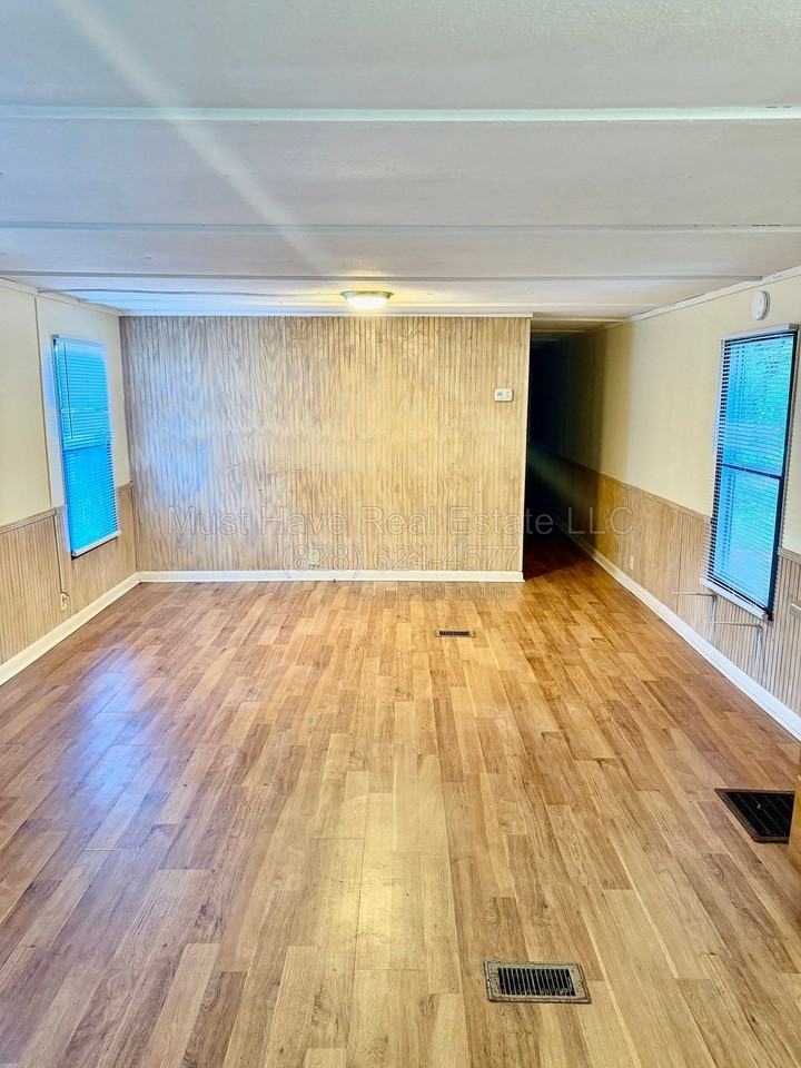 6703 Springbrook Ave - Photo 4 of 11
