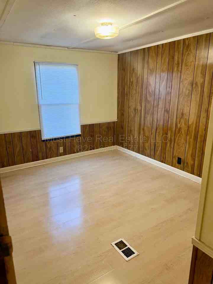6703 Springbrook Ave - Photo 5 of 11