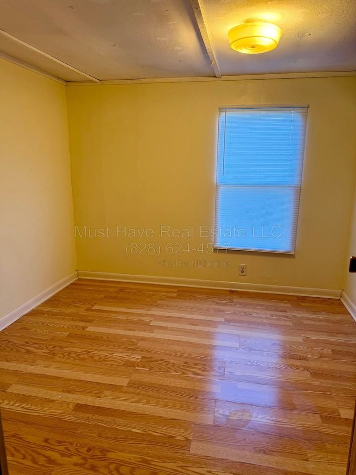6703 Springbrook Ave - Photo 7 of 11