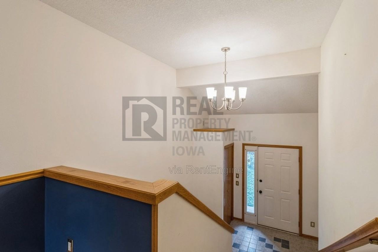 3301 Polaris Dr - Photo 2 of 15
