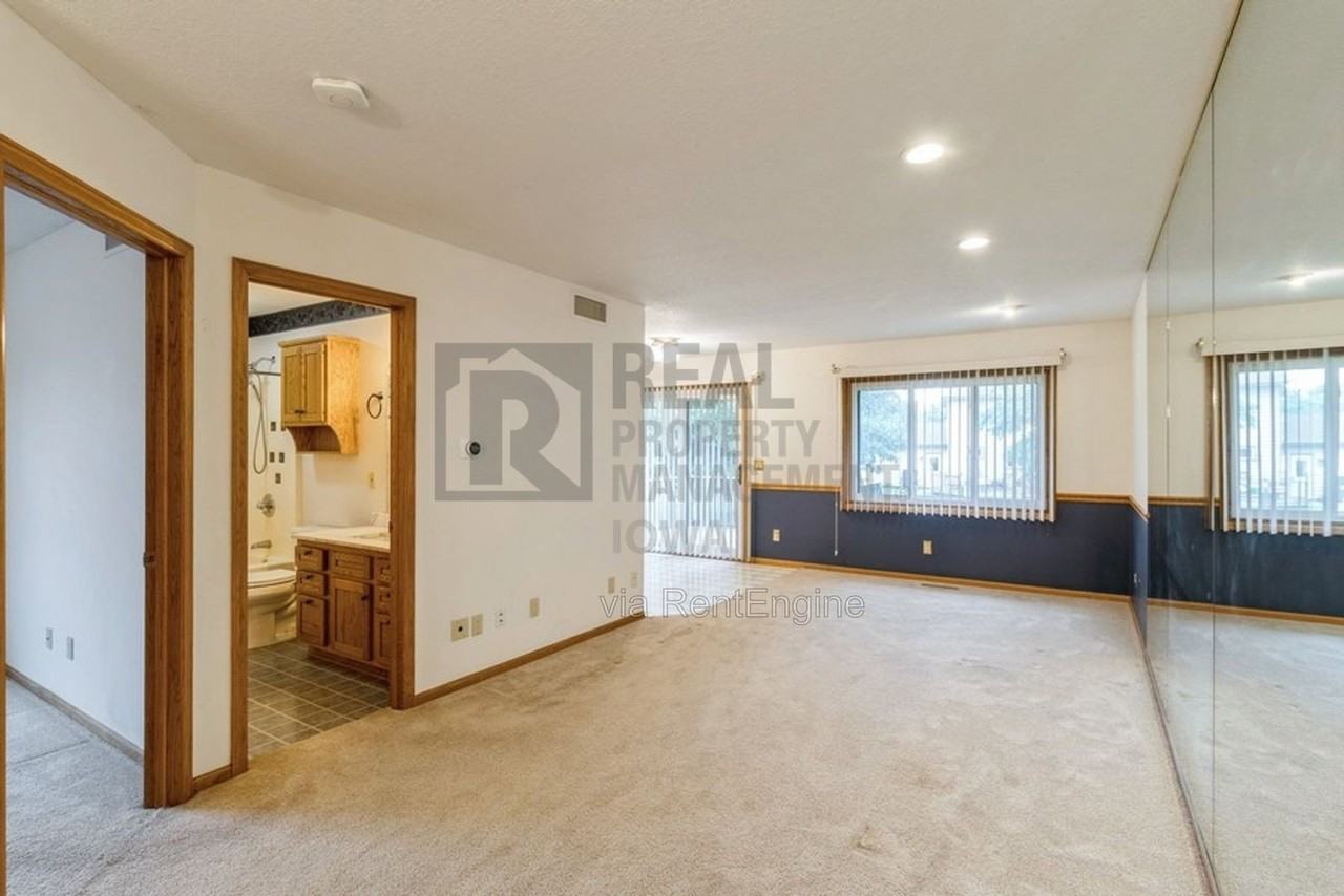 3301 Polaris Dr - Photo 3 of 15