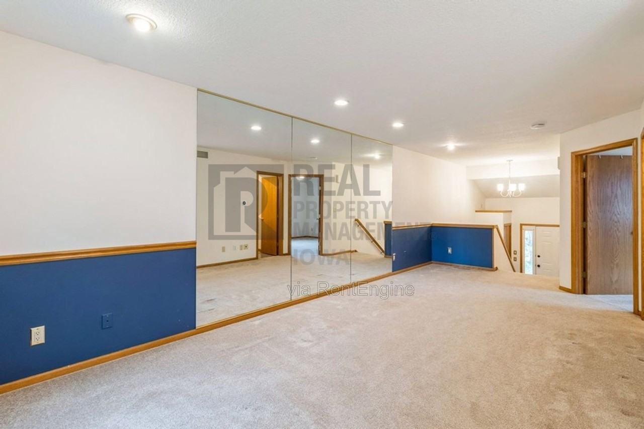 3301 Polaris Dr - Photo 4 of 15