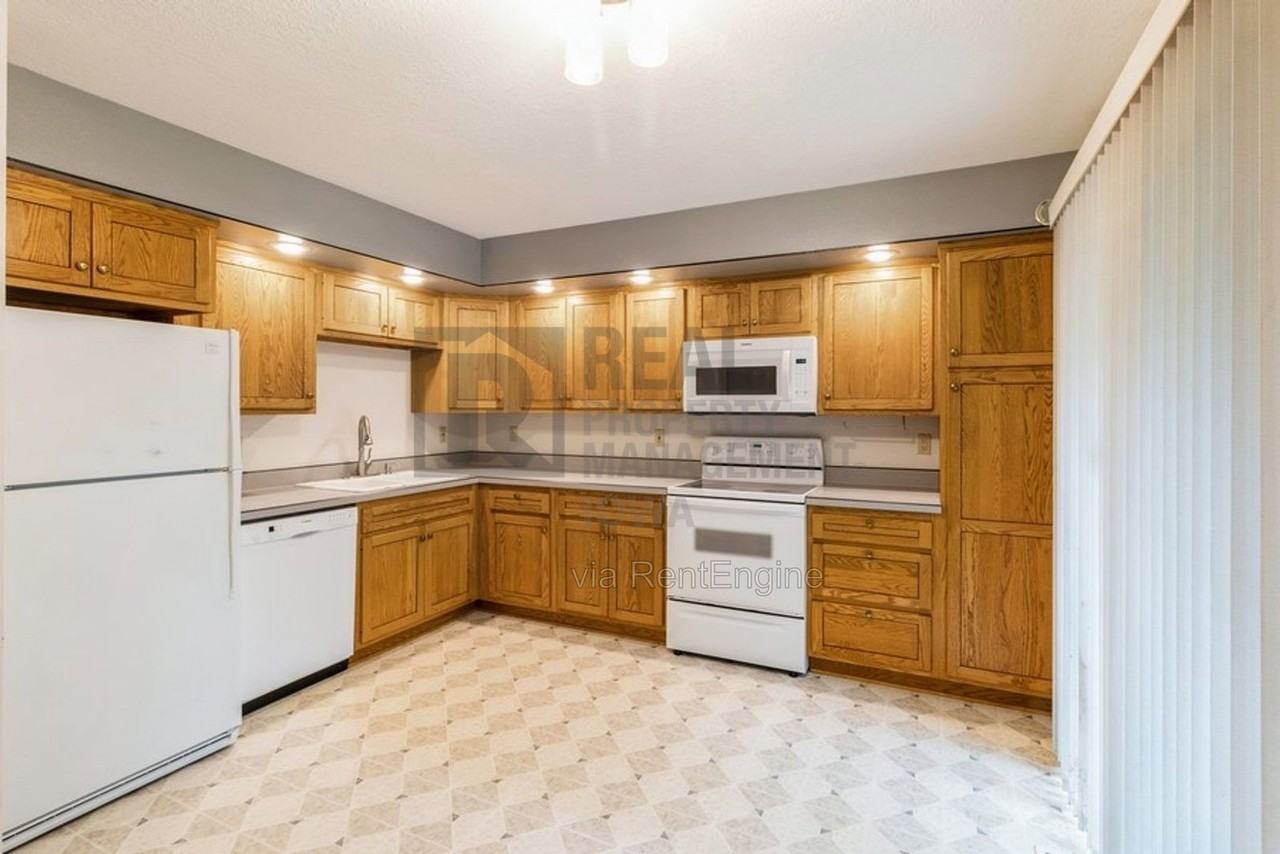 3301 Polaris Dr - Photo 6 of 15