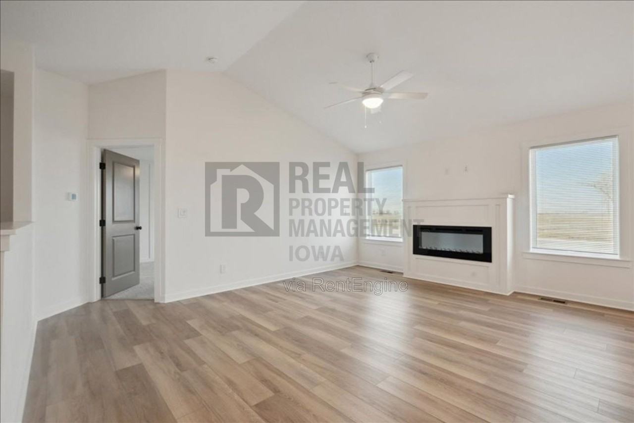 4620 Nw 17th St - Photo 3 of 24