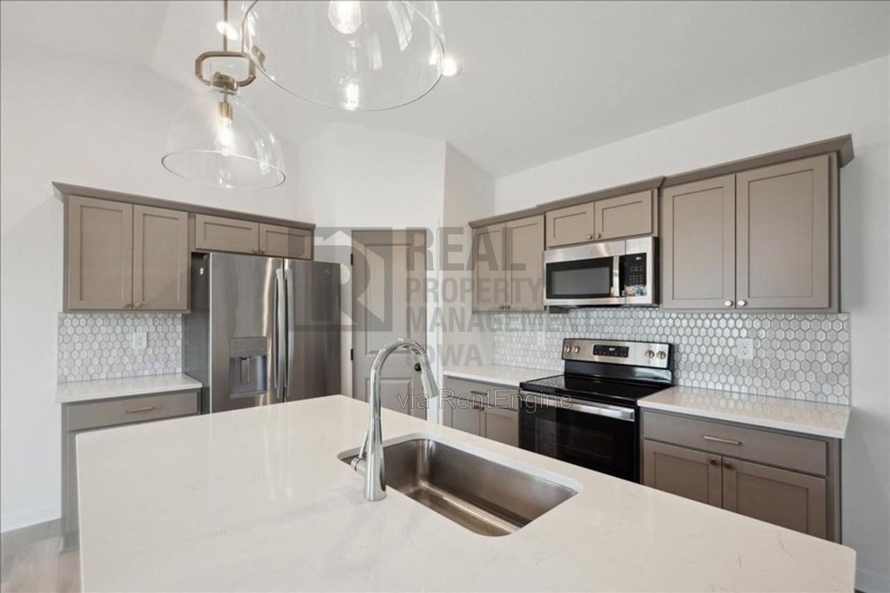 4620 Nw 17th St - Photo 6 of 24