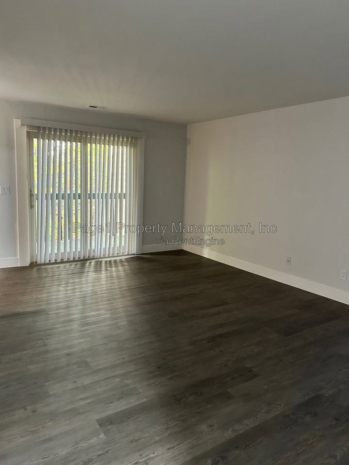 3809 Sage Dr #C - Photo 3 of 8