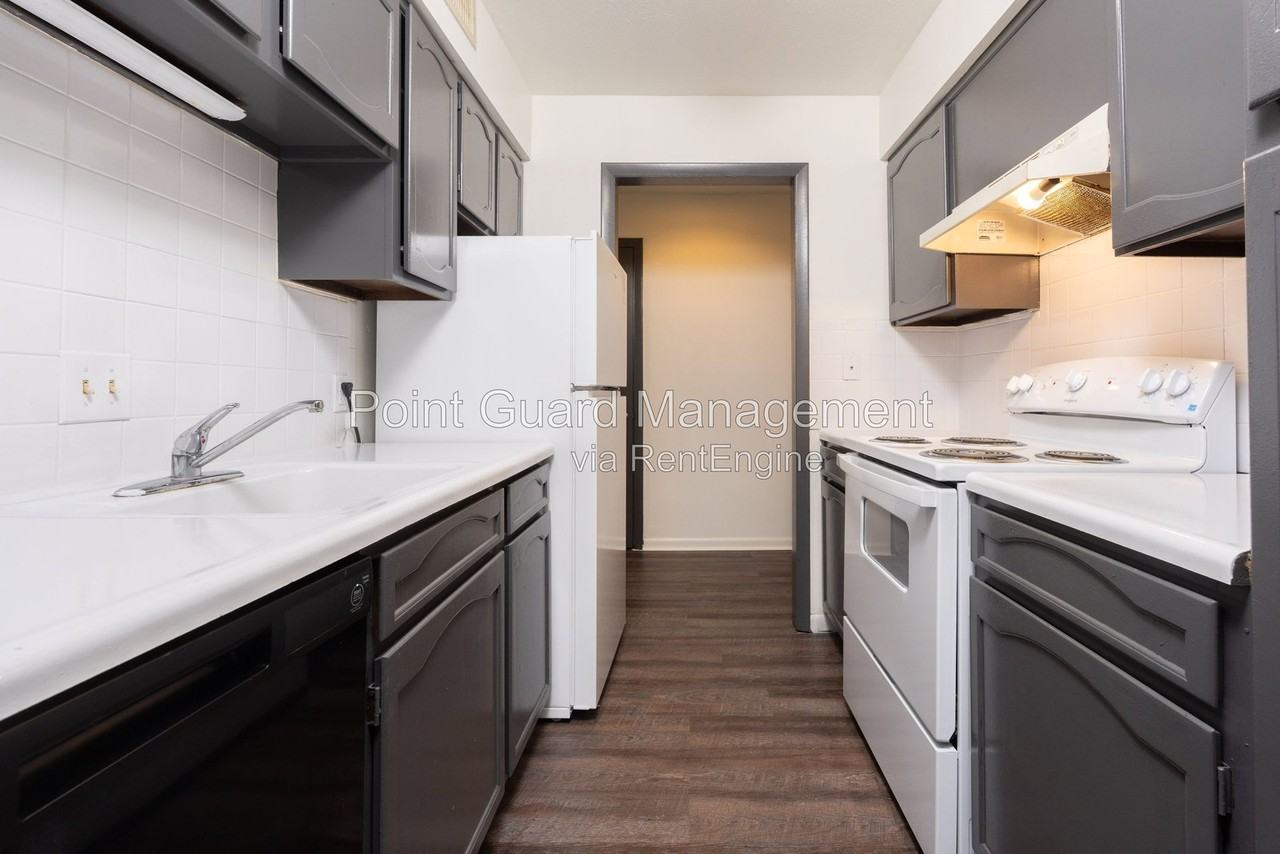 1945 N Porter Ave #155 - Photo 5 of 35