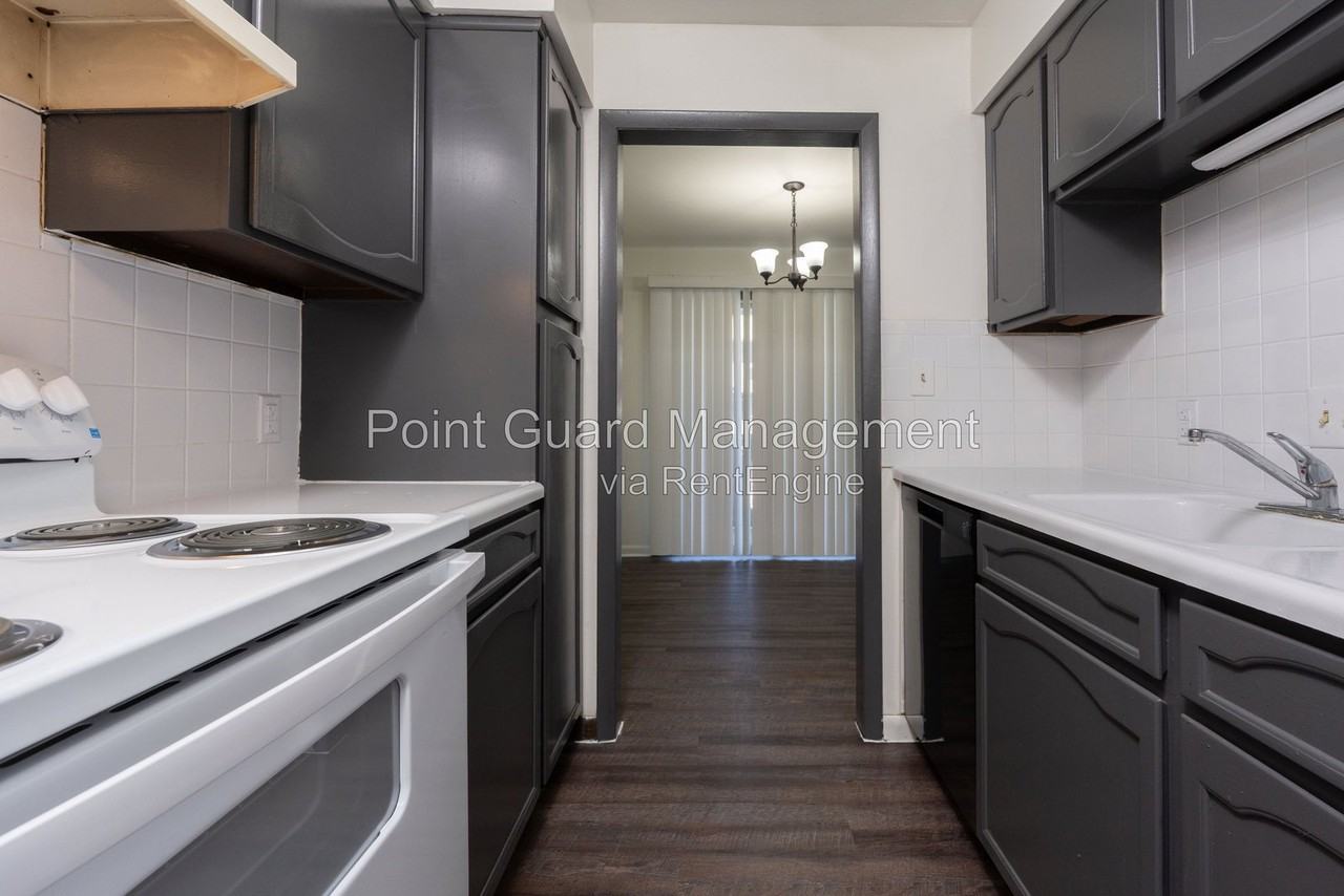 1945 N Porter Ave #155 - Photo 7 of 35
