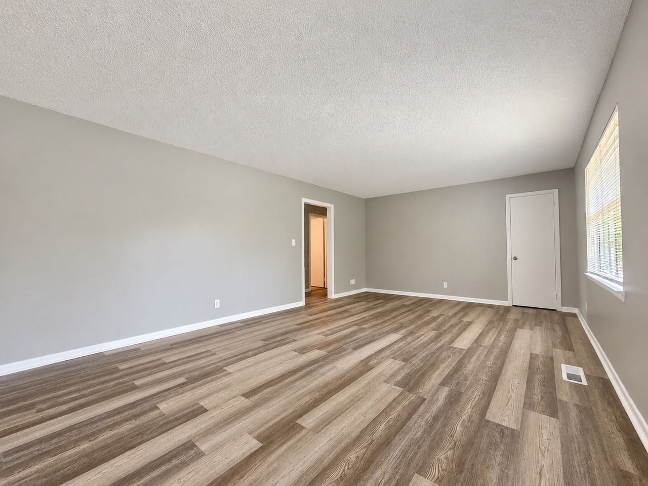 3907 Kingsbridge Rd #3909 - Photo 2 of 13