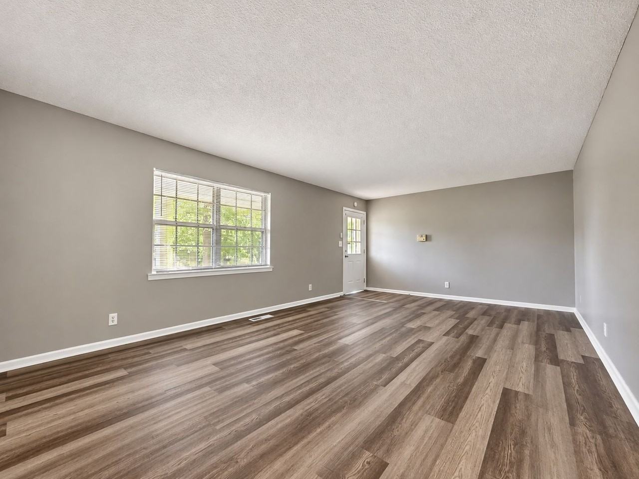 3907 Kingsbridge Rd #3909 - Photo 3 of 13