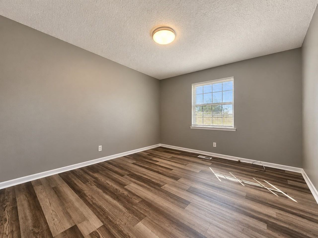 3907 Kingsbridge Rd #3909 - Photo 5 of 13
