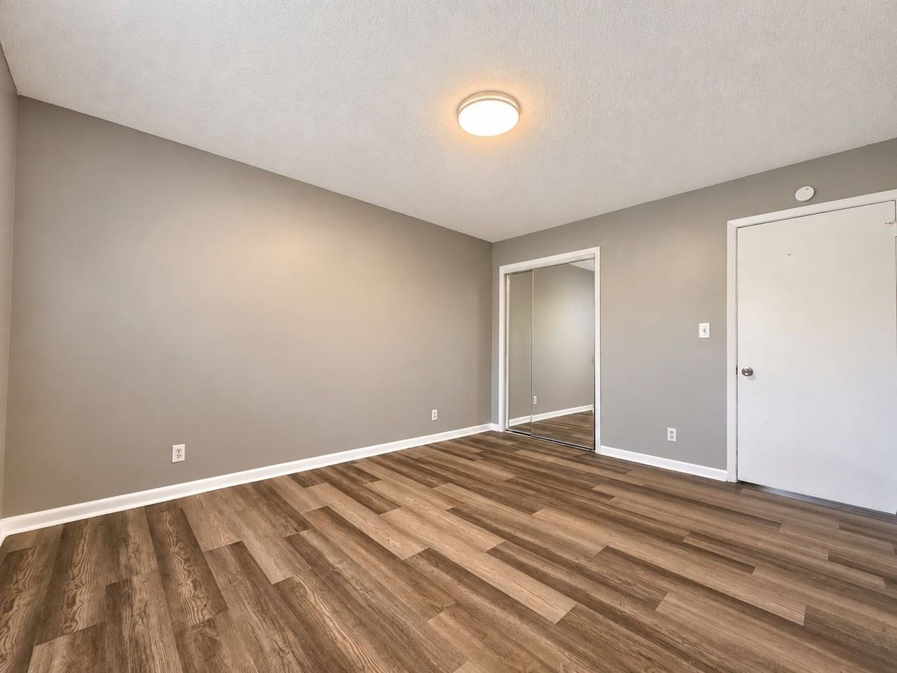 3907 Kingsbridge Rd #3909 - Photo 7 of 13
