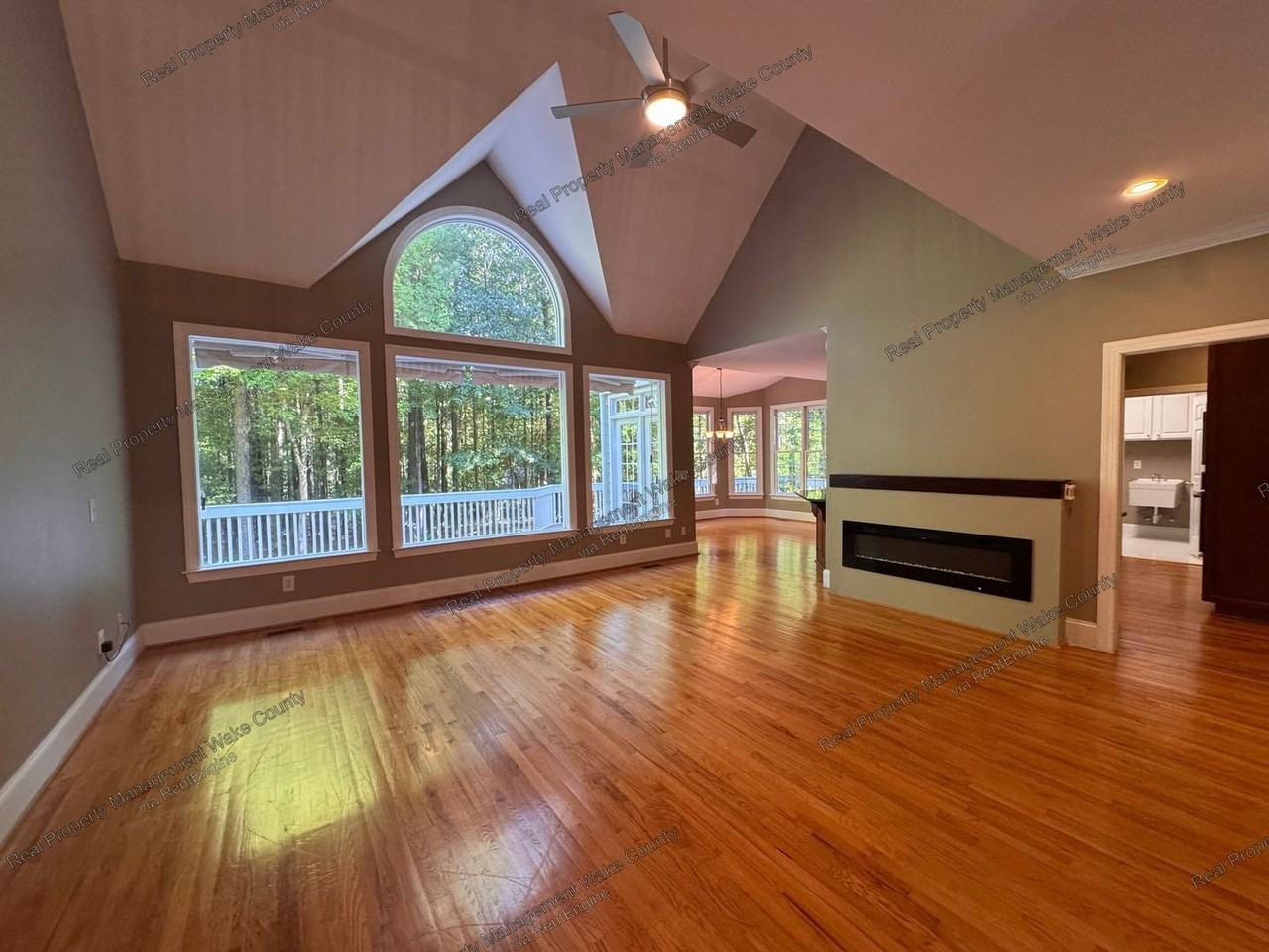 8001 Hawkshead Rd - Photo 3 of 50