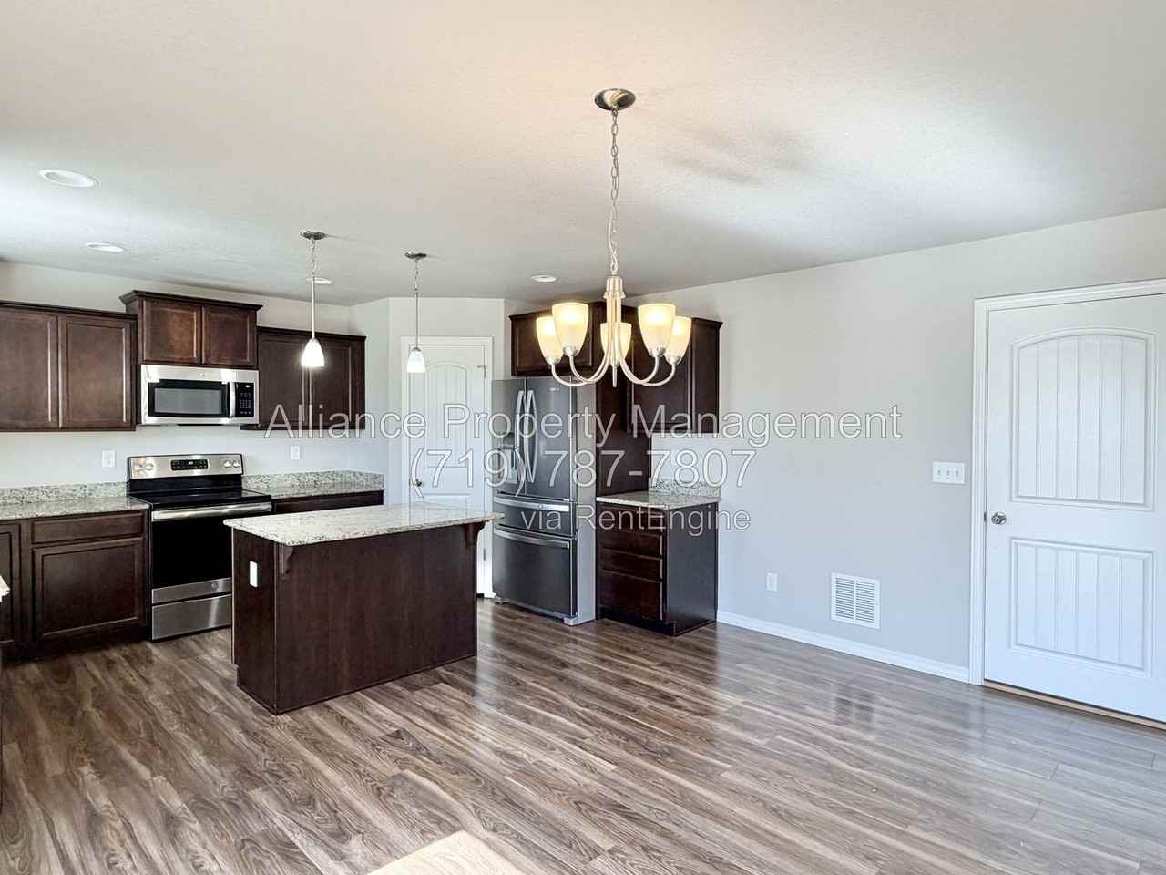 8253 Lodge Grass Way - Photo 5 of 34