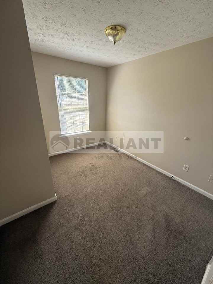 306 Parker Pl - Photo 4 of 11