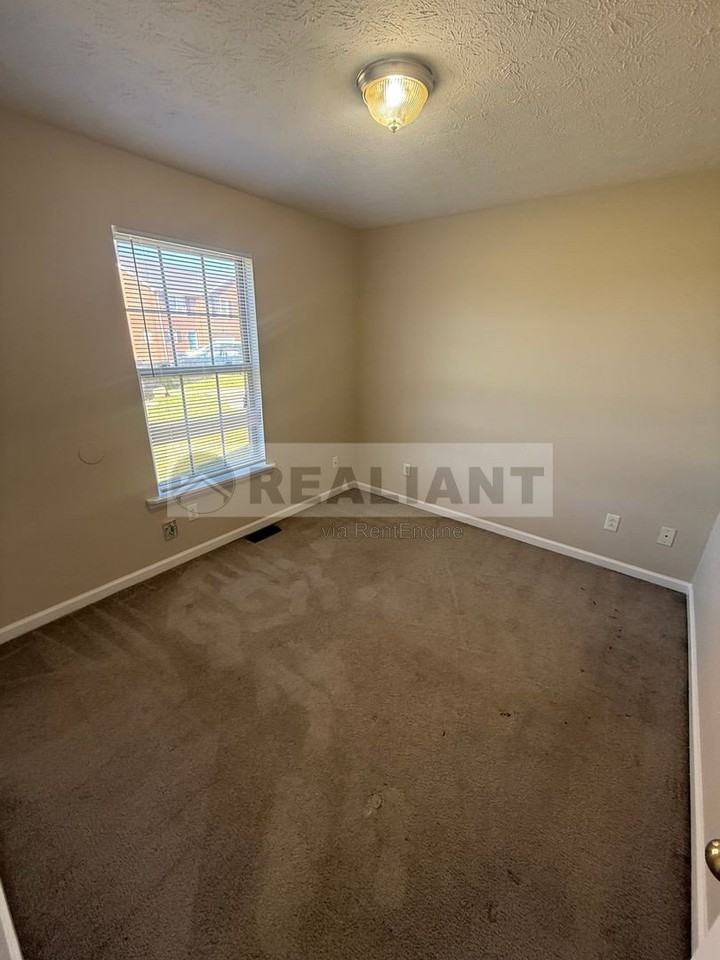306 Parker Pl - Photo 5 of 11