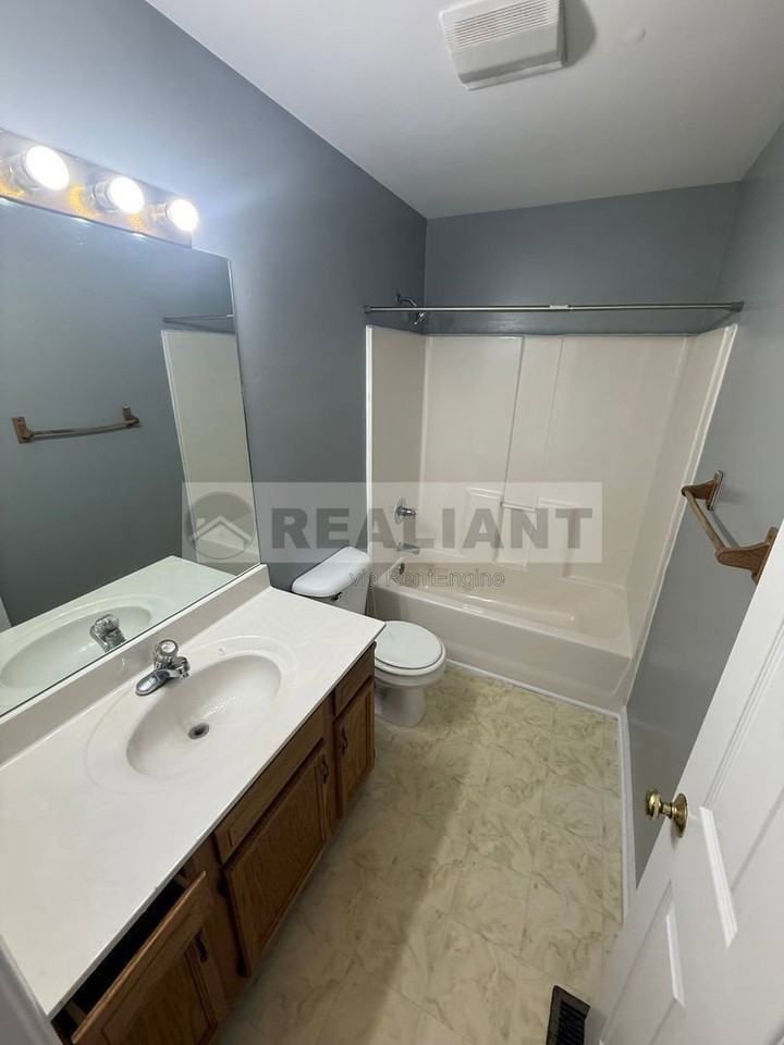 212 Coburn Dr - Photo 3 of 7