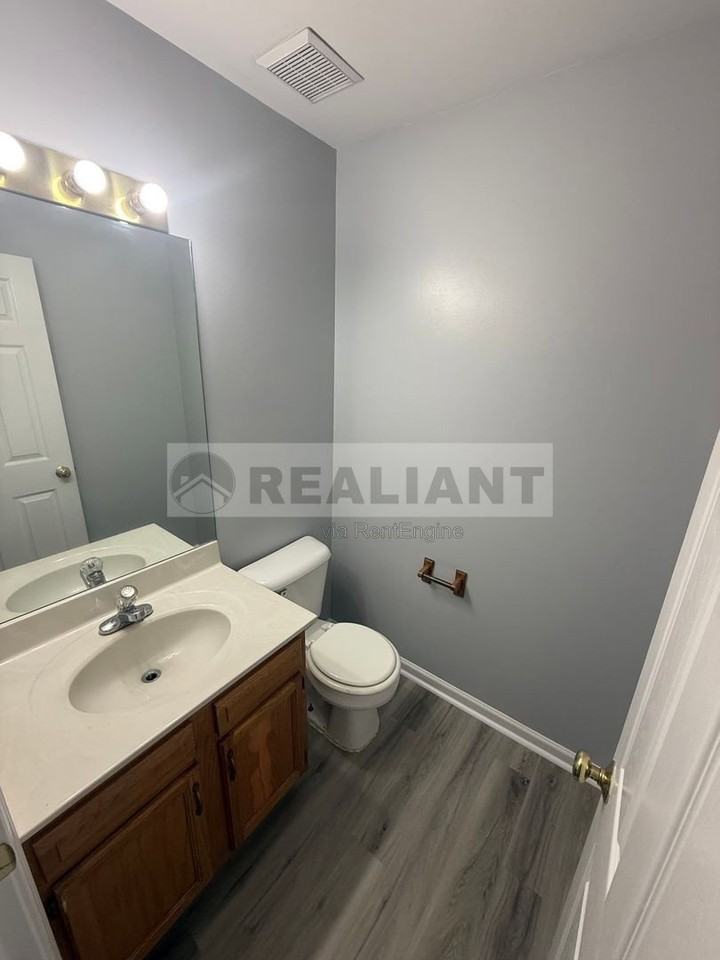 212 Coburn Dr - Photo 6 of 7