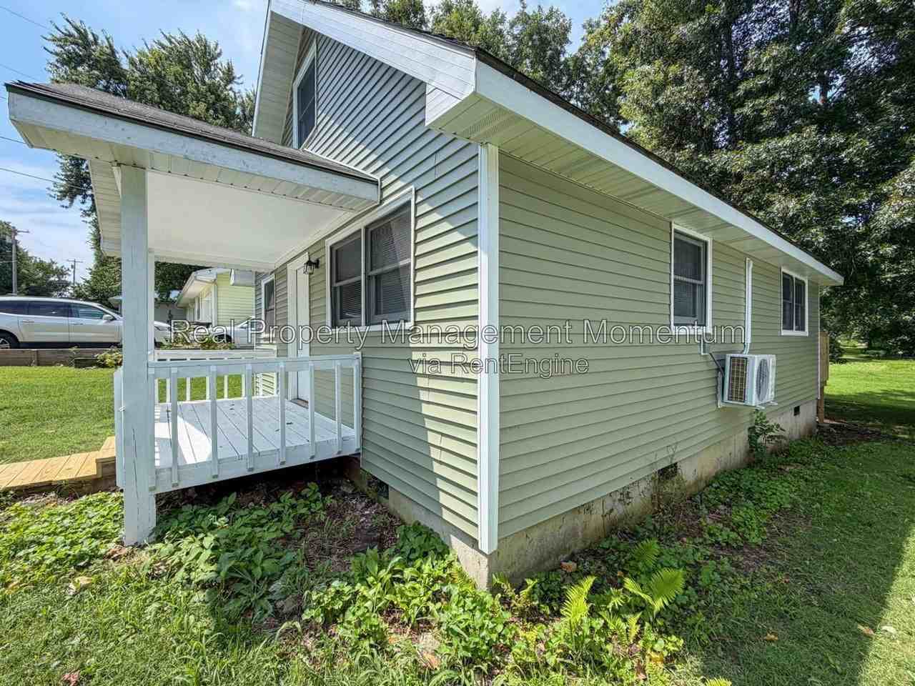 523 S Elm St - Photo 2 of 21