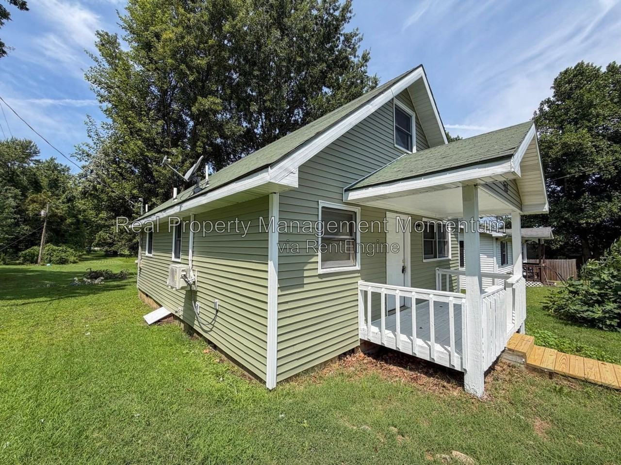 523 S Elm St - Photo 3 of 21