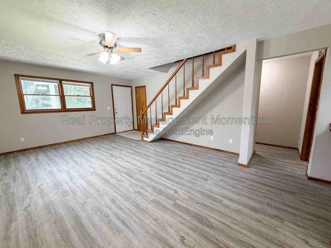 523 S Elm St - Photo 6 of 21