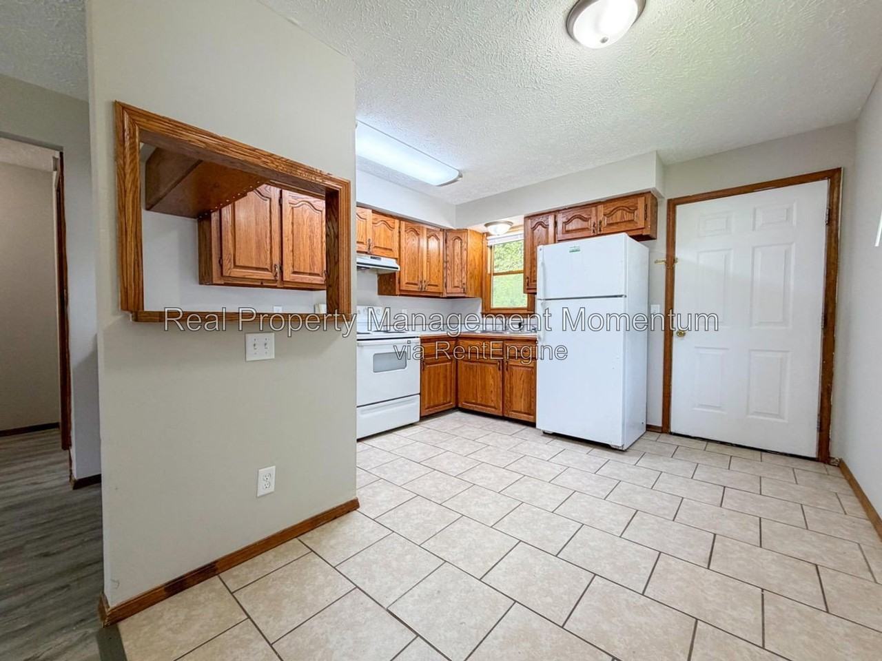 523 S Elm St - Photo 7 of 21