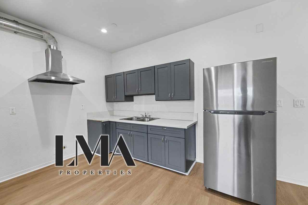 611 W 82nd St #209 - Photo 4 of 11