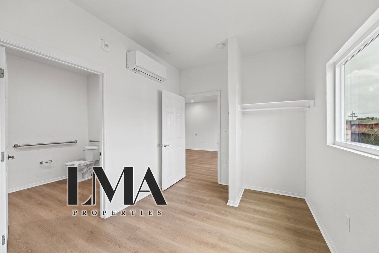 611 W 82nd St #209 - Photo 6 of 11