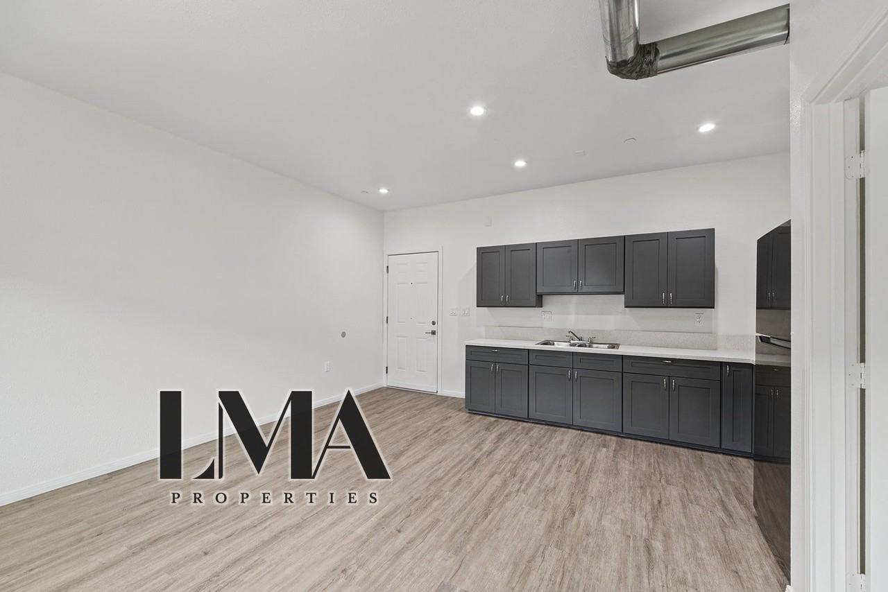 611 W 82nd St #205 - Photo 3 of 11