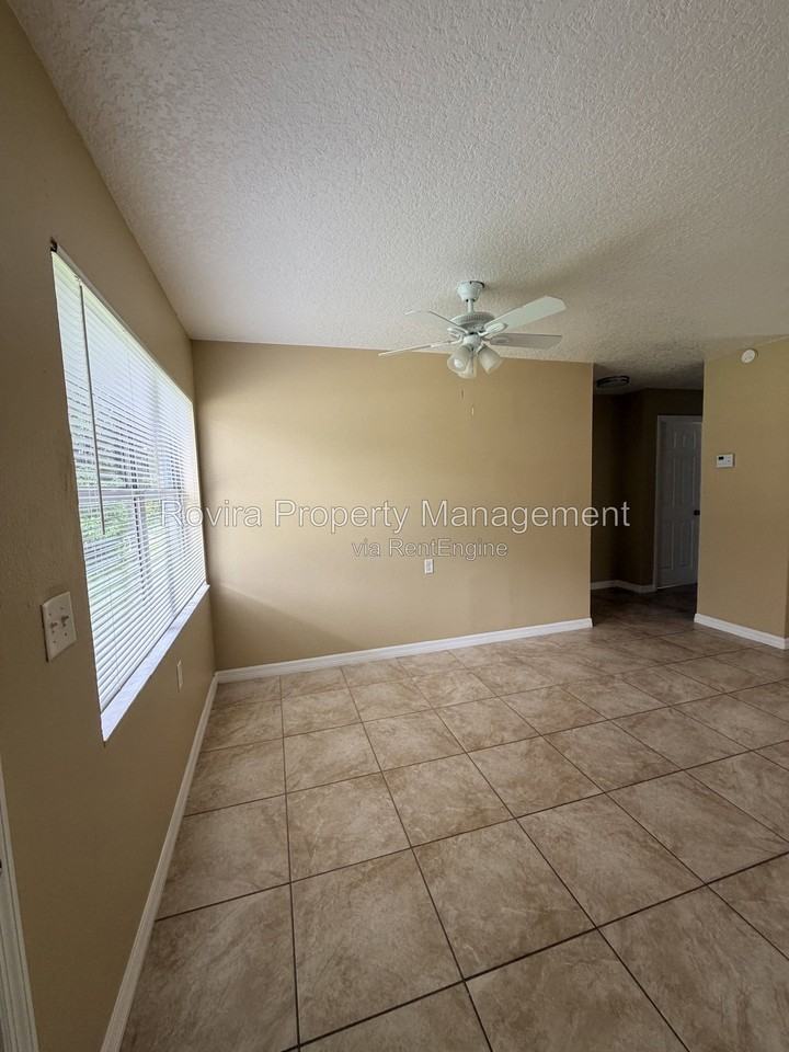 2113 Bonneville Dr - Photo 2 of 14