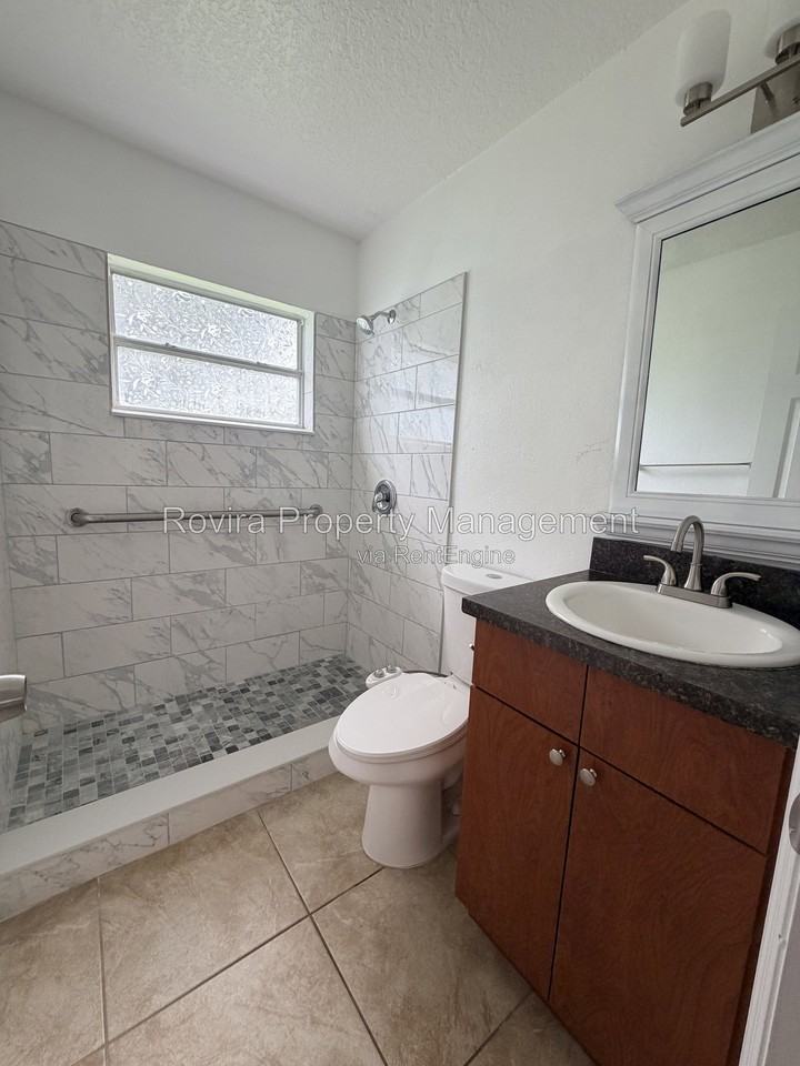 2113 Bonneville Dr - Photo 6 of 14