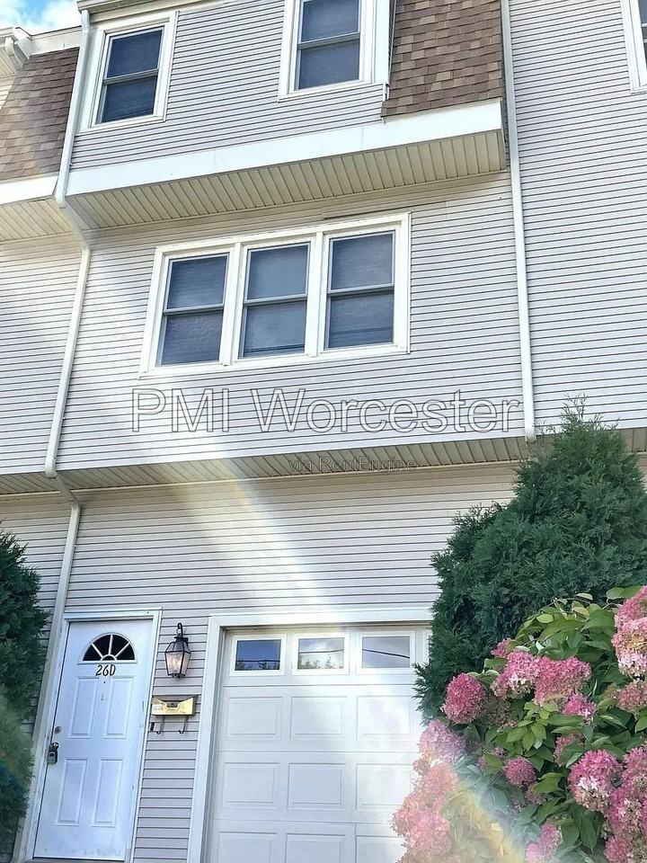 26 Proctor St #D - Photo 2 of 17