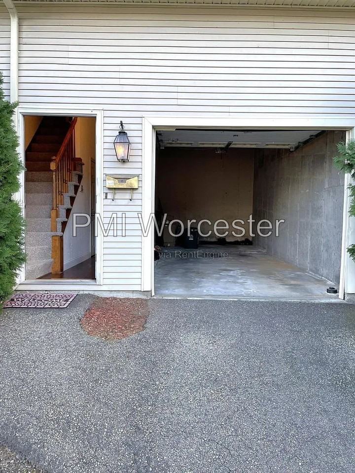 26 Proctor St #D - Photo 3 of 17